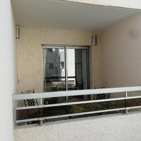 Dans Résidence Avec Piscine Et Tennis Hyères